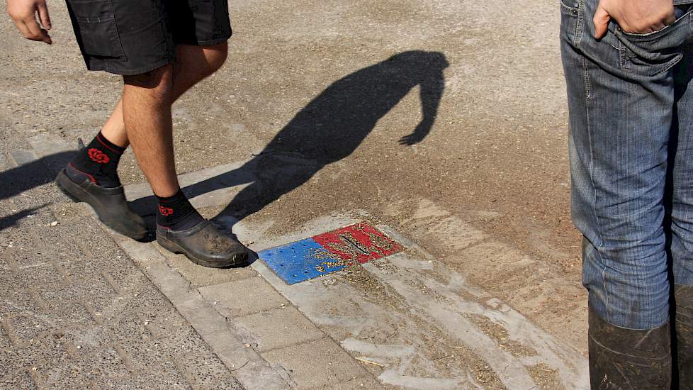 De sleufsilo's zijn recent verhoogd en verbreed, en meteen voorzien van aparte goten voor het afvoeren van eventuele perssappen. Als er vocht uit de kuil lekt, wordt van hemelwaterafvoer overgeschakeld op afvoer naar de mestput.