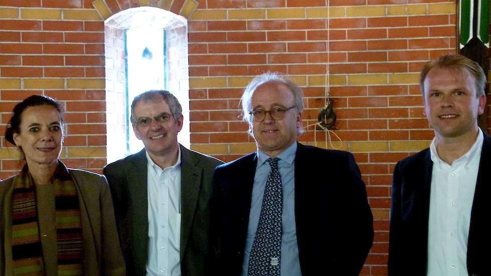 Sprekers tijdens de opening waren (van links naar rechts) Louise Fresco, Roy Mutimer - general manager Cobb Europe, Leo von Drechsel en Wout van Wolfswinkel.