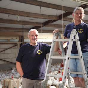 Lees het ondernemersverhaal met de ervaringen van Dick en Ina Bruil met traag groeiende vleeskuikens zaterdag 1 oktober 2016 in de regionale vakbladen Vee & Gewas en Stal & Akker en binnenkort in Veldpost.