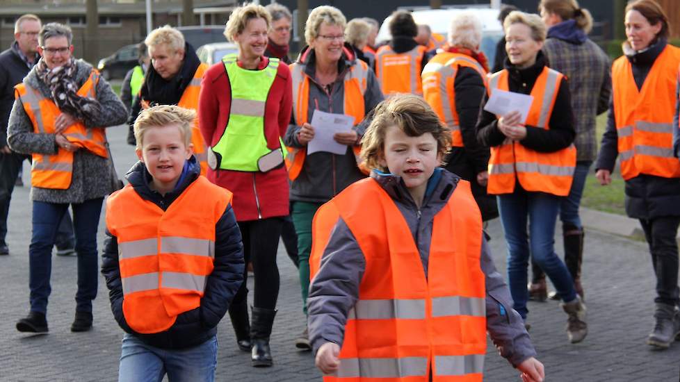 ‘De Veldhoek’, gelegen aan natuurgebied Het Zand, werd als eerste wakker en kwam in actie. Deze groep trommelde de verdere buurt op. „Ook worden alle mensen opgeroepen om de raadsvergadering van 28 maart bij te wonen. Dat is al overmorgen!”