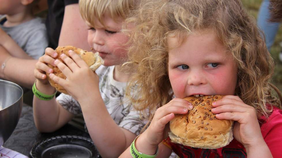 De foodcamp van LekkerBoer waarbij kinderen kennis maken met de boerderij, was een succes en krijgt navolging elders in het land.
