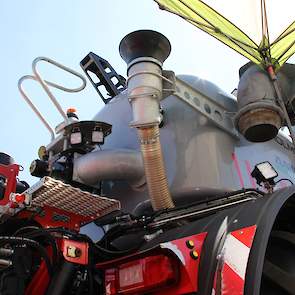 Zunhammer heeft als motto ‘Wij transporteren mest, geen staal’. De tankcontainer is licht in gewicht en de bodemdruk blijft onder de 1 kg per vierkante centimeter. In de tank wordt klotsen voorkomen door middel van schotten.