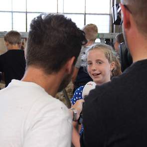 Drie dagen lang is en was de Land- en Tuinbouwbeurs Oost-Nederland een trefpunt voor ondernemende melkveehouders, akkerbouwers en boeren met een gemengd bedrijf. De vakbeurs werd ook door het NOS Jeugdjournaal bezocht op donderdagmiddag.