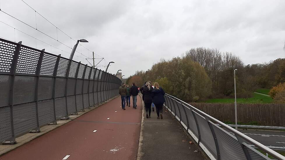 Vanaf de ‘parkeerplaats’ is het een aantal kilometer lopen naar het CBL.