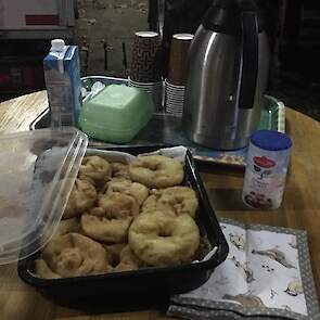 Voor de chauffeurs staat er bij Eggens altijd koffie klaar, en op oudejaarsdag hoort daar een appelflap bij.