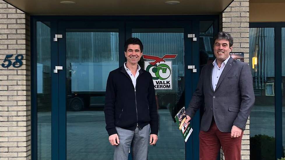 De nieuwe directeur Martin Vervoorn (links) en oud-directeur Michael Mackaay.
