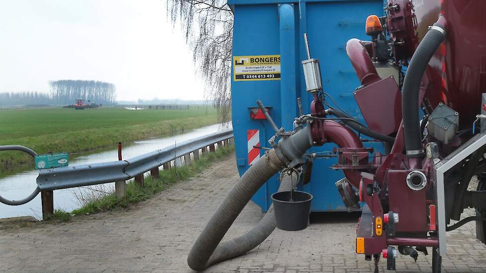 Dankzij het buffervat is er altijd voldoende mest en hoeven de medewerkers niet op elkaar te wachten.