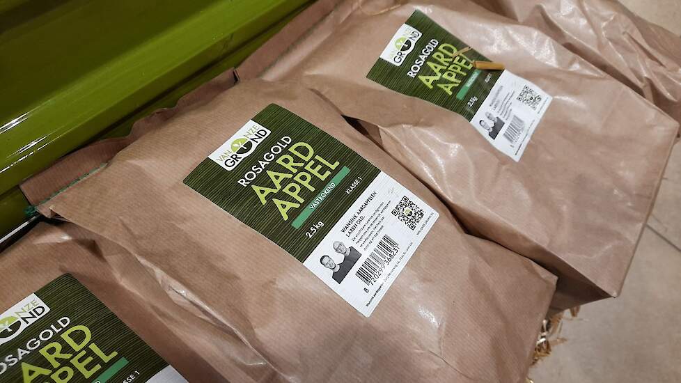 De aardappelen zitten in een papieren zak, wat beter is voor het milieu.