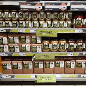 De producten vallen goed op in de Jumbo-supermarkt van Hans Kok.