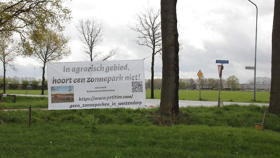 In gemeente Oude IJsselstreek zijn meerdere spandoeken van tegenstanders opgehangen, zoals in Westendorp.