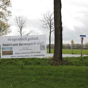 In gemeente Oude IJsselstreek zijn meerdere spandoeken van tegenstanders opgehangen, zoals in Westendorp.