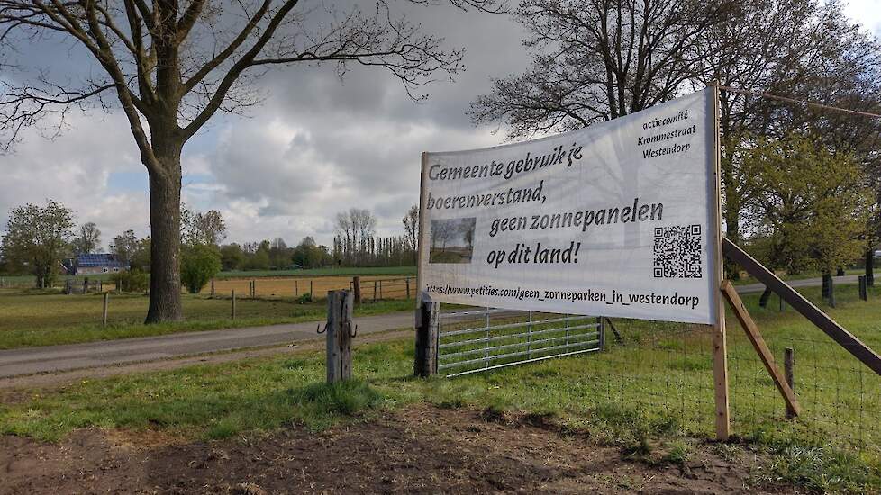 In gemeente Oude IJsselstreek zijn meerdere spandoeken van tegenstanders opgehangen, zoals in Westendorp.