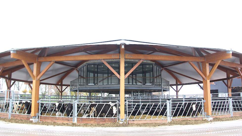 Fotoserie: Melkveehouder Back opent Future Farm in Lutten