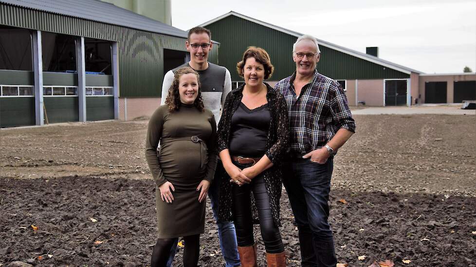 Familie Bessembinder bouwt nieuwe varkensstal met voerkeuken in Heeten
