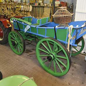 Dit type boerenwagen is een zogenoemde Staphorster. De wagen dateert uit 1902.