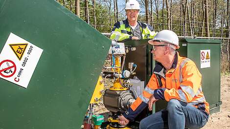 Op de foto staand Harry Hegeman, Projectleider mestverwaarding, en Gert Lamberink, Operationeel beheerder gas Cogas.