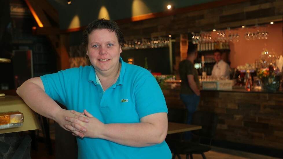 Boerin en eigenaar van Suzie‘s Farm Suzanne Ruesink in het restaurant van het bedrijf.