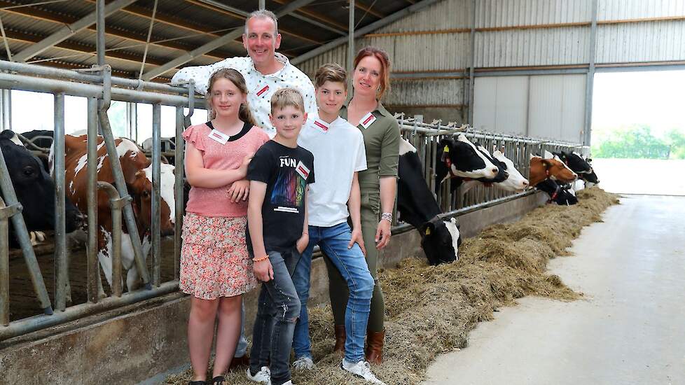 Ard Looman met zijn vrouw Fanny en kinderen Myron (linksvoor), Jouke (middenvoor) en Teije (rechts).