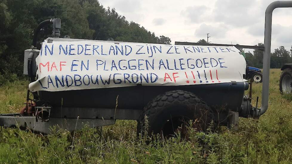 'In Nederland zijn ze knettermaf, ze plaggen alle goede landbouwgrond af', luidt één van de spreuken in het Natura 2000-gebied.