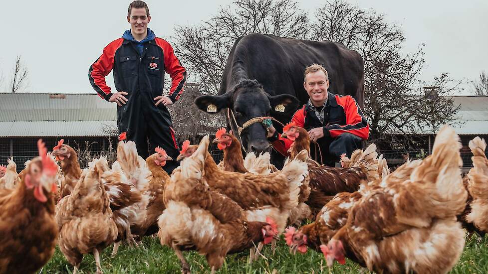 Tom Coerwinkel (links) samen met zijn vader Henk.
