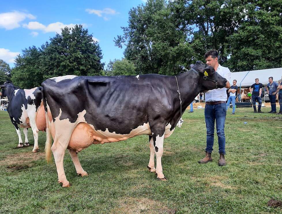 De fraaitypische 100-tonner Winters Farm Dora 156 won de productieklasse