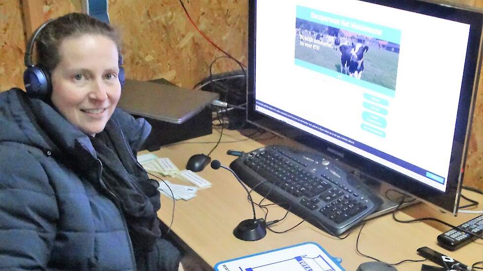 Marieke in de controlekamer.