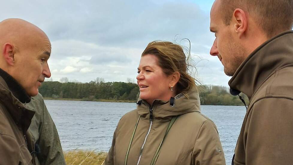 Met de laarzen in de natte polder werd het de minister nog eens duidelijk gemaakt dat jagers met hun vakmanschap een onmisbare schakel zijn in het agrarisch natuurbeheer. Jagers staan aan de lat voor verantwoord beheer en duurzame benutting.