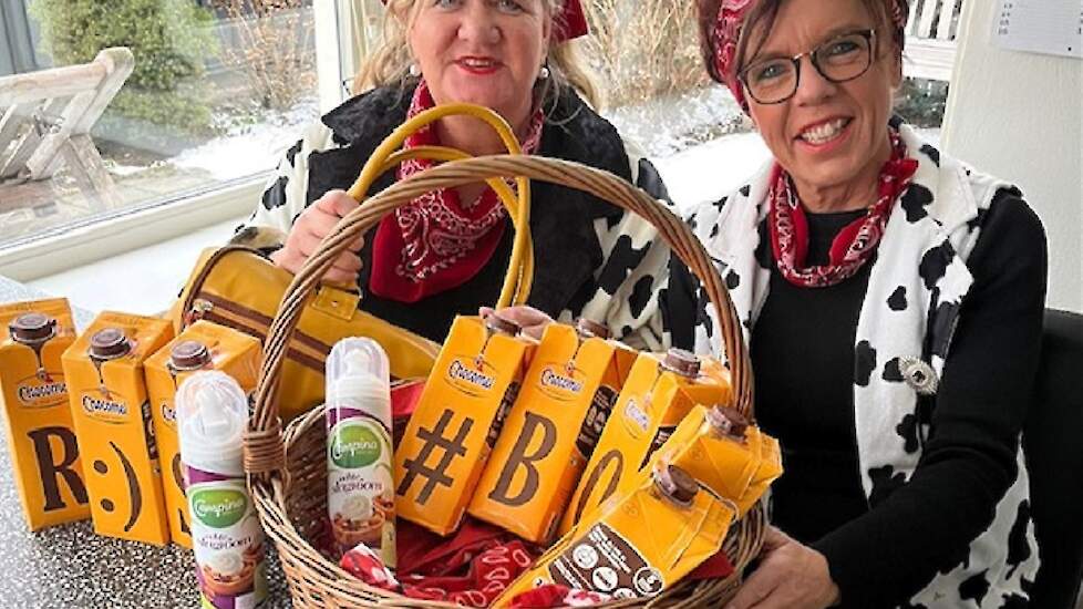 Achterhoekse boerinnen trakteren bewoners verzorgingstehuizen op chocomel met slagroom