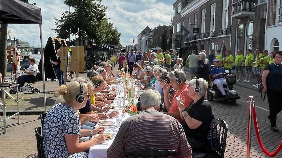 Erik Fokker en Jannie Boxum namen plaats tussen de bezoekers om alle vragen van burgers te beantwoorden.