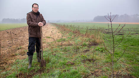 Jan Menkveld houdt zich bezig met verschillende facetten van natuurbeheer, in combinatie met akkerbouw. Een van de elementen in zijn aanpak is het planten van hagen.