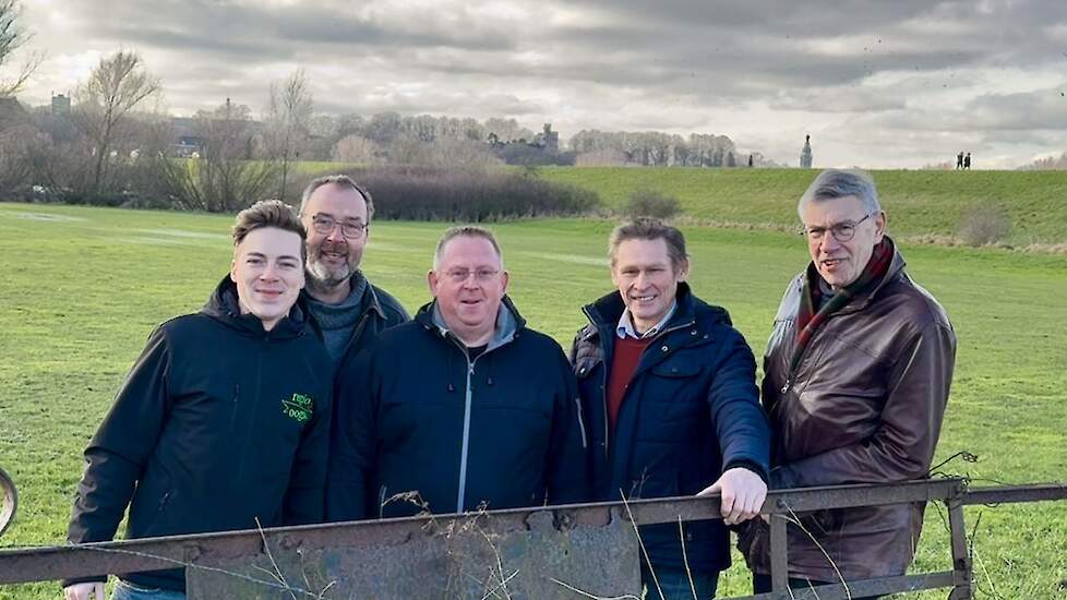 Het bestuur van Regio Oogst met vlnr: Lars Spelier, Jos Bolk (rundveehouder), Arno de Beijer (aardbeienkweker), Joep Bless (akkerbouwer) en Gerard Titulaer (initiatiefnemer).