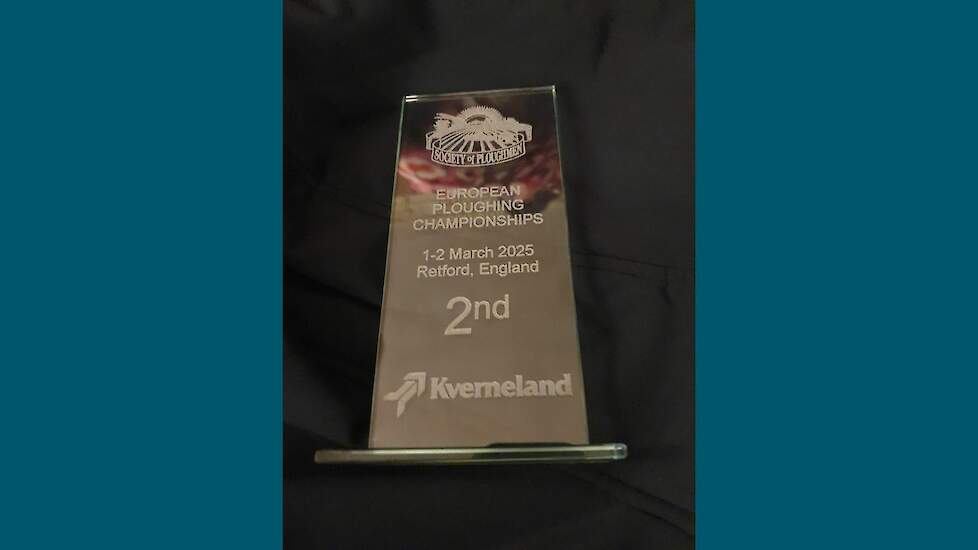 De trofee, gesponsord door ploegfabrikant Kverneland.