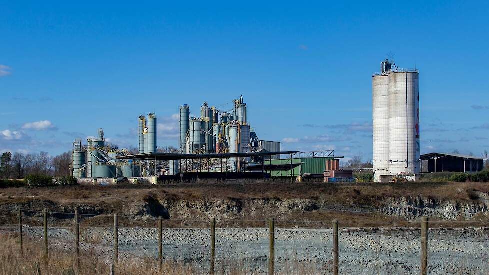 De kalksteengroeve van Sibelco - de enige actieve in Nederland - komt in z'n geheel binnen de bufferzone rondom Willinks Weust te liggen.