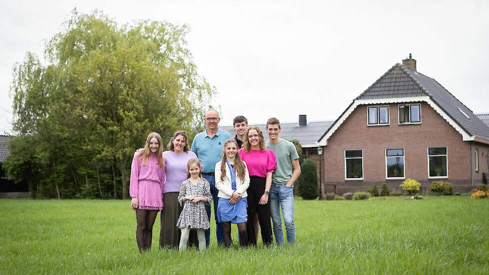 Op de achterste rij vlnr: Nathalie, Gerda, Gertjan, Ruud en Rik van den Heuvel. Voorste rij vlnr: Rosa, Christine en Suzan.