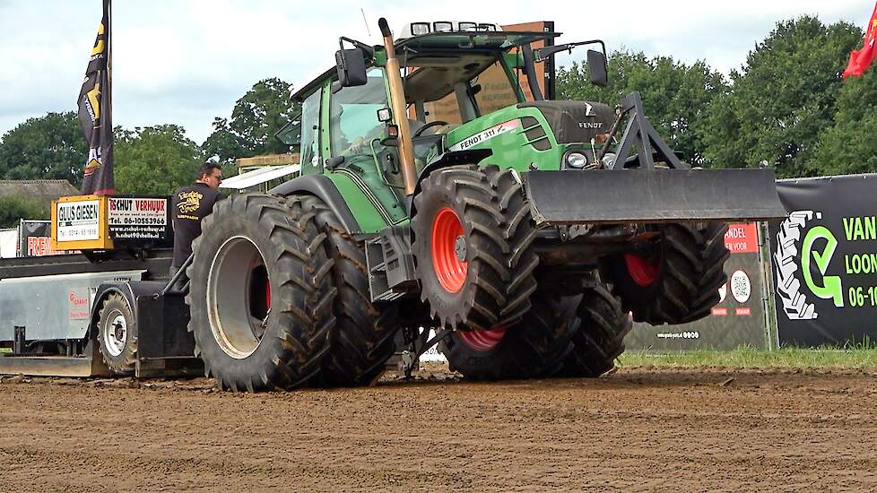 Video: Geslaagd Trekkertrek-weekend in Nieuw-Wehl: spektakel, sfeer en gezelligheid