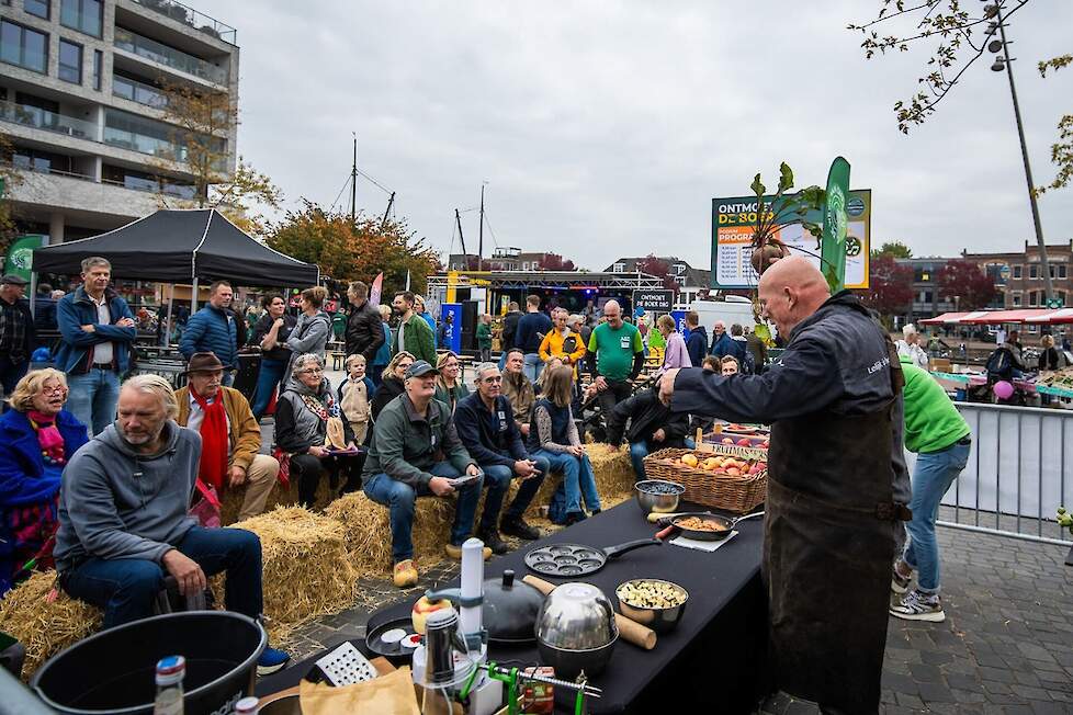Tv-kok Pierre Wind was een publiekstrekker. Hij ging in Amersfoort live koken met verse landbouwproducten.