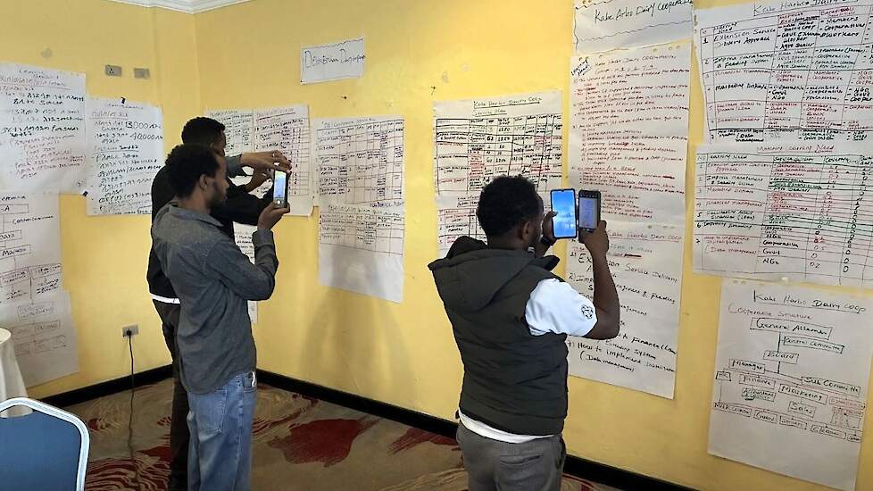 De cursisten aan het werk.