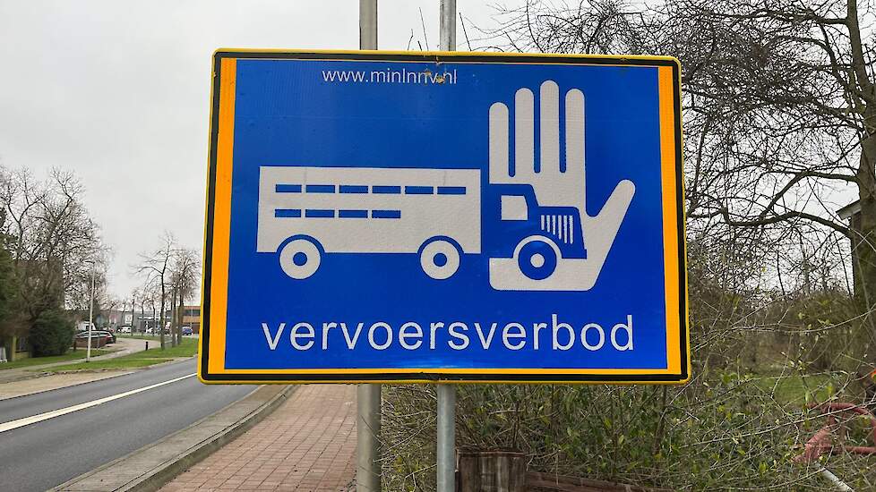 Vogelgriep bij dierhandel in Wadenoijen (GD): besmette dieren worden geruimd