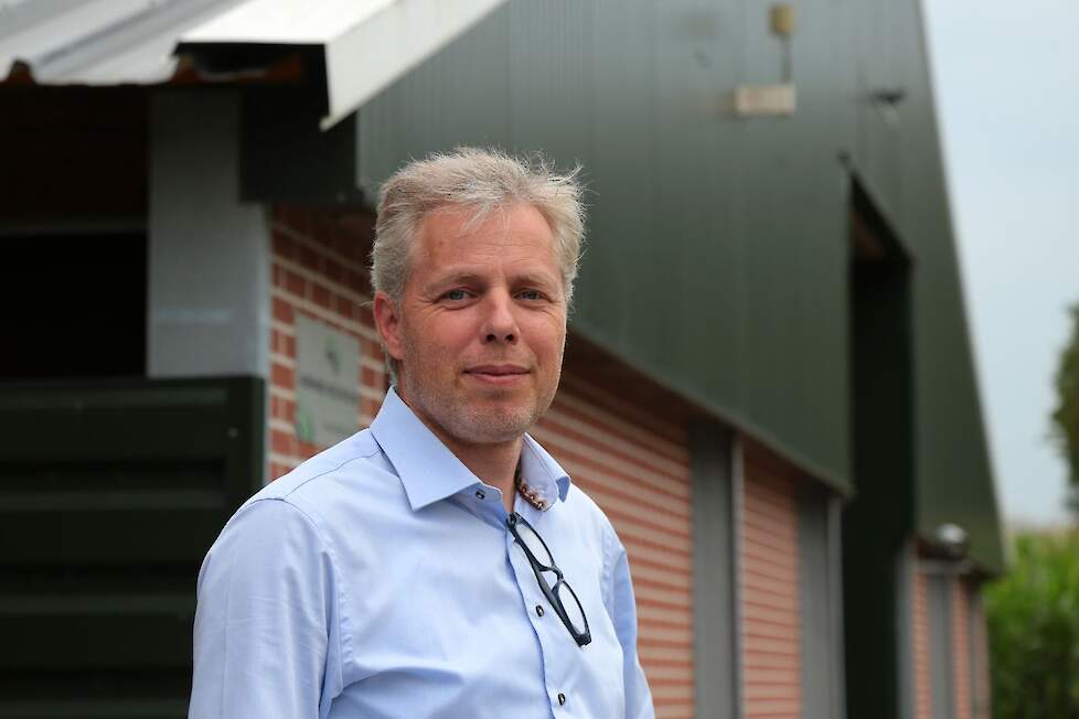 „Met een structurele afroming van dierrechten bij lease en verkoop buiten de familie wordt de pluimveesector vakkundig de nek omgedraaid”, waarschuwt NVP-voorzitter Bart-Jan Oplaat.