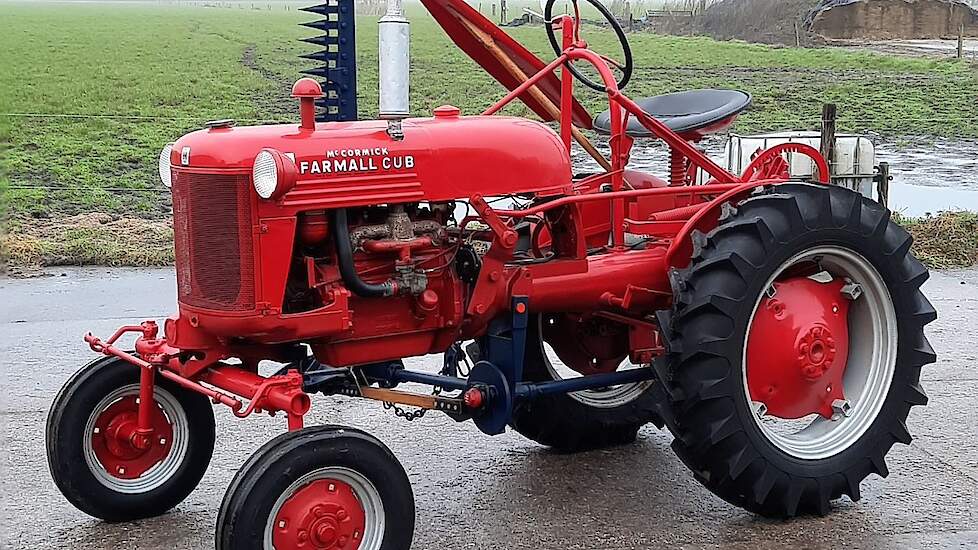 Twintig oldtimer-trekkers van museumboerderij De Grote Glind gaan onder de hamer