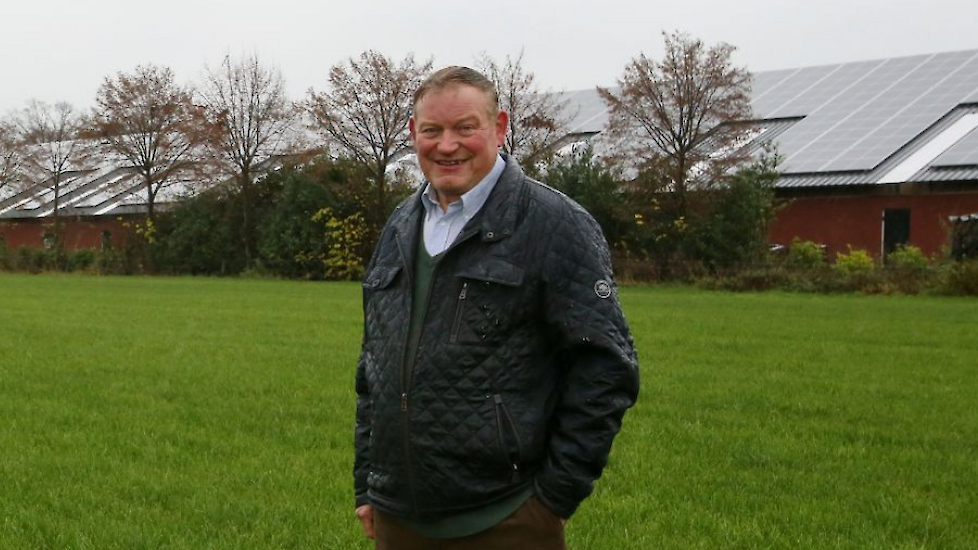 Een van langstzittende raadsleden: varkenshouder Henk Meerdink (82) weer beëdigd in Aalten