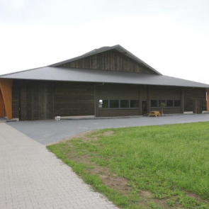 In april verhuisden de 80 koeien van familie Langenkamp naar de nieuwe vrijloopstal, die plaats biedt aan 120 stuks.