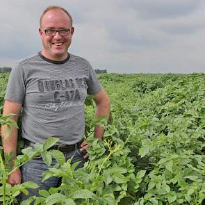 Bart Michel uit Dedemsvaart heeft in maatschap met zijn vader, oom en neef een akkerbouwbedrijf met 500 hectare, waarvan de helft in beslag wordt genomen door de teelt van zetmeelaardappelen. Circa 60 procent van deze aardappelen teelt hij voor de langere